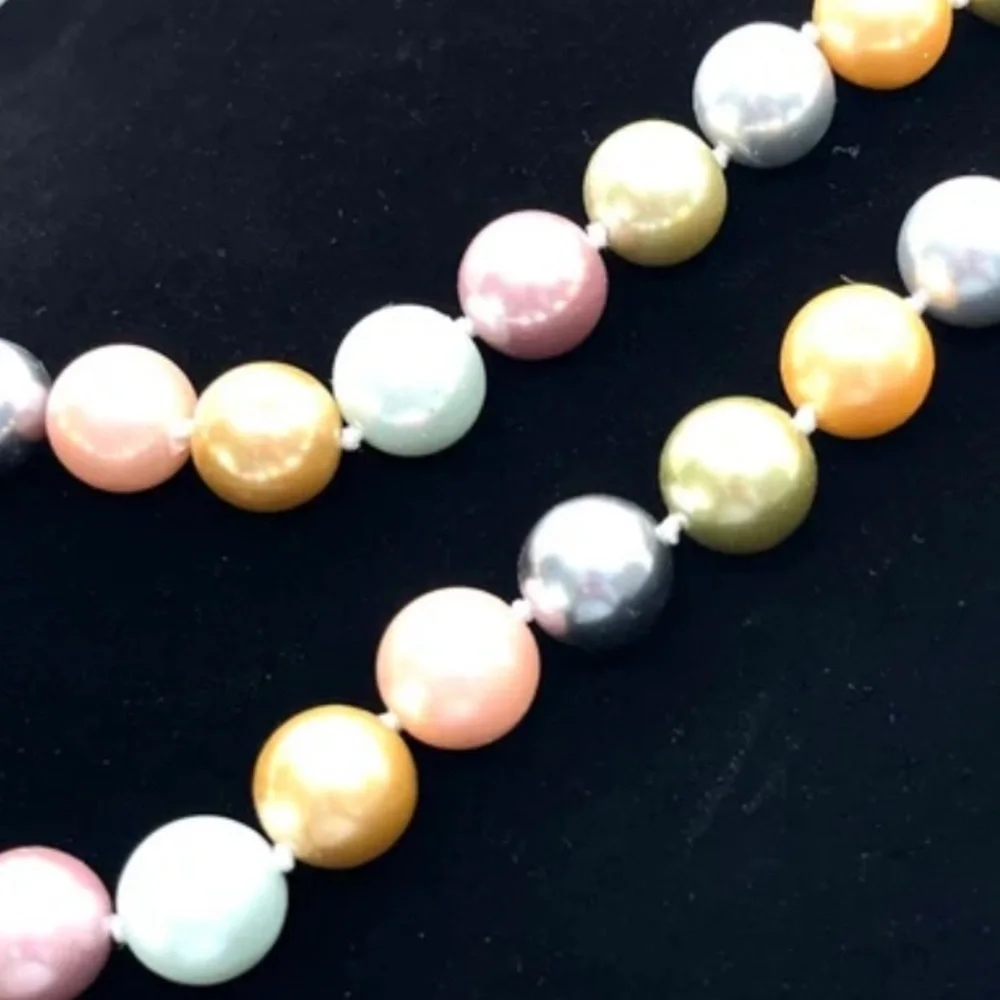 Kenneth Jay Lane 2009 Inaugural Simulated Pastel Pearl Necklace Signed Vintage